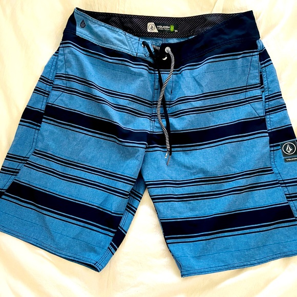 Volcom Other - Men’s size 34 Volcom Boardshorts- like new!